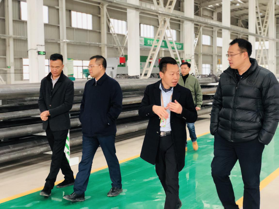 中國航天建設集團有限公司航天建筑設計研究院有限公司黨委副書記、總裁于飛、曲靖市委常委、 副市長谷超靈一行調(diào)研參觀綠米巴產(chǎn)業(yè)園